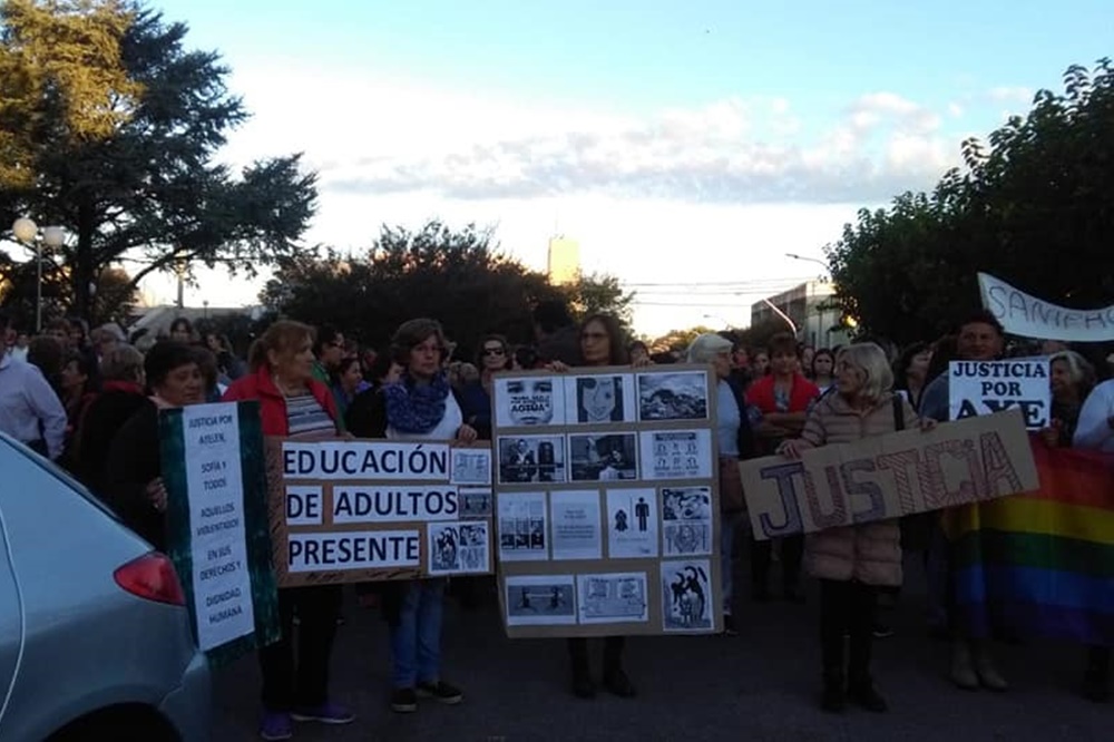 marcha por ayelen FM Identidad de Sampacho