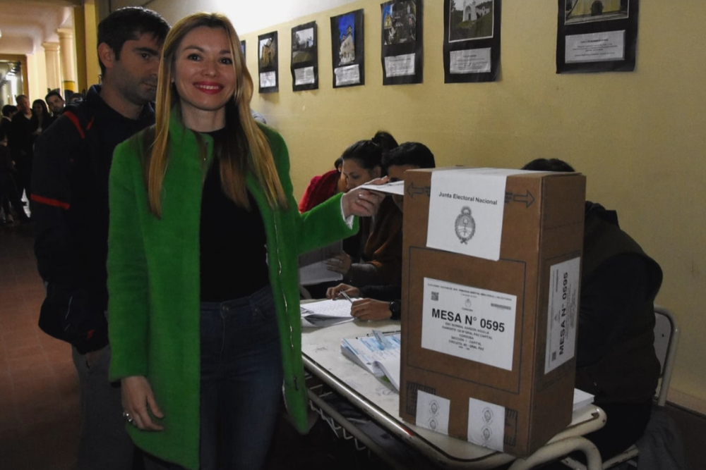 Estevez vota 11 de agosto Prensa Gabriela Estevez