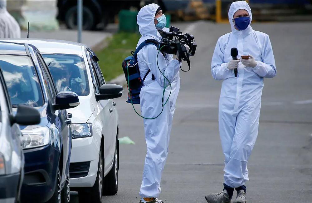 Periodistas Covid by AFP
