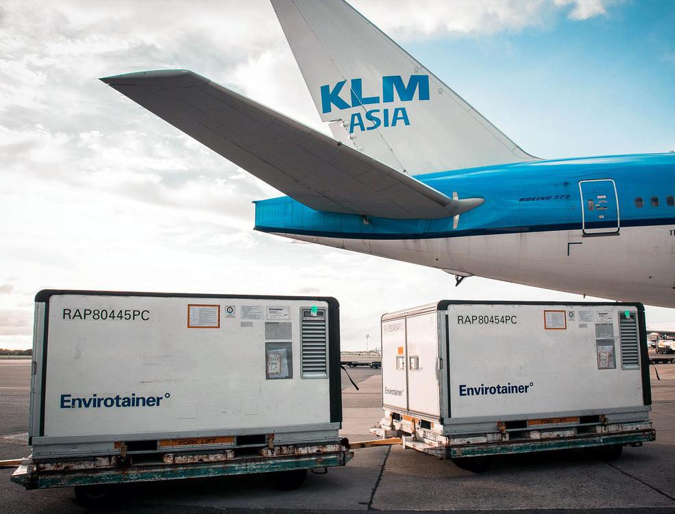 Vacuna de AstraZeneca ye KLM by NA