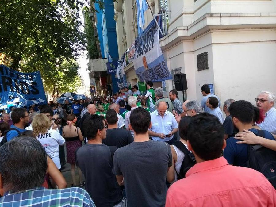 Protesta Anses contra reforma previsional by juan pablo Martínez