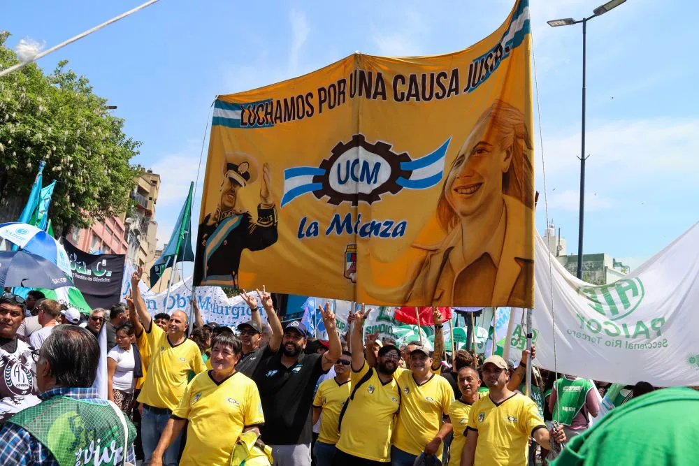Marcha de la CGT by Maxi Diana