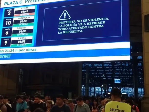 carteles-represion-estaciones-tren
