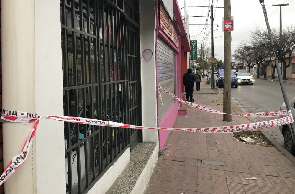 ladrón golpeado en barrio alberdi by leoguevaro