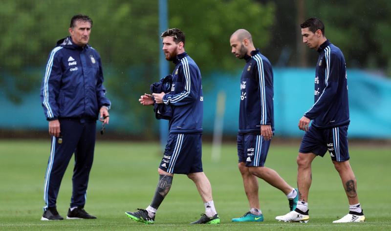 2016-11-13T151930Z_313521879_D1BEUMPSISAB_RTRMADP_3_SOCCER-WORLDCUP-ARG-COL