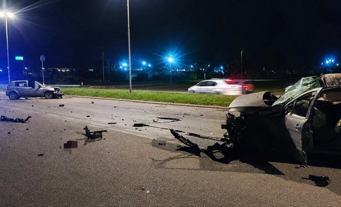 Chocaron dos autos sobre Ruta 19, en barrio Palmar: una mujer falleció y otra fue hospitalizada thumbnail