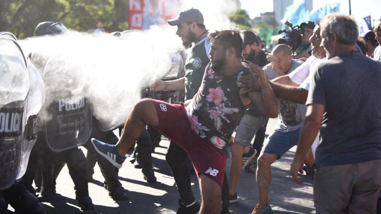 marcha a favor de madura gentileza infobae