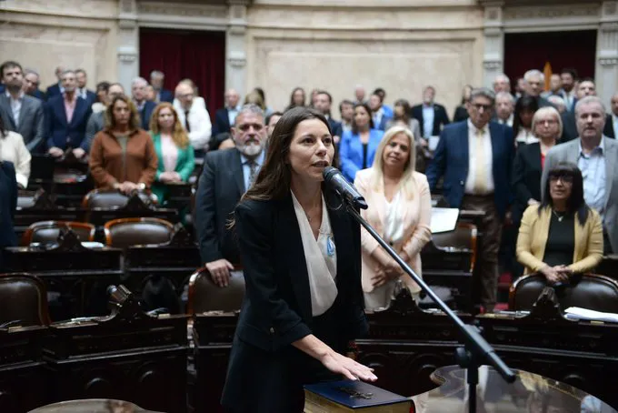 Nancy Ballejos reemplaza a Galimberti (X de Diputados Argentina)