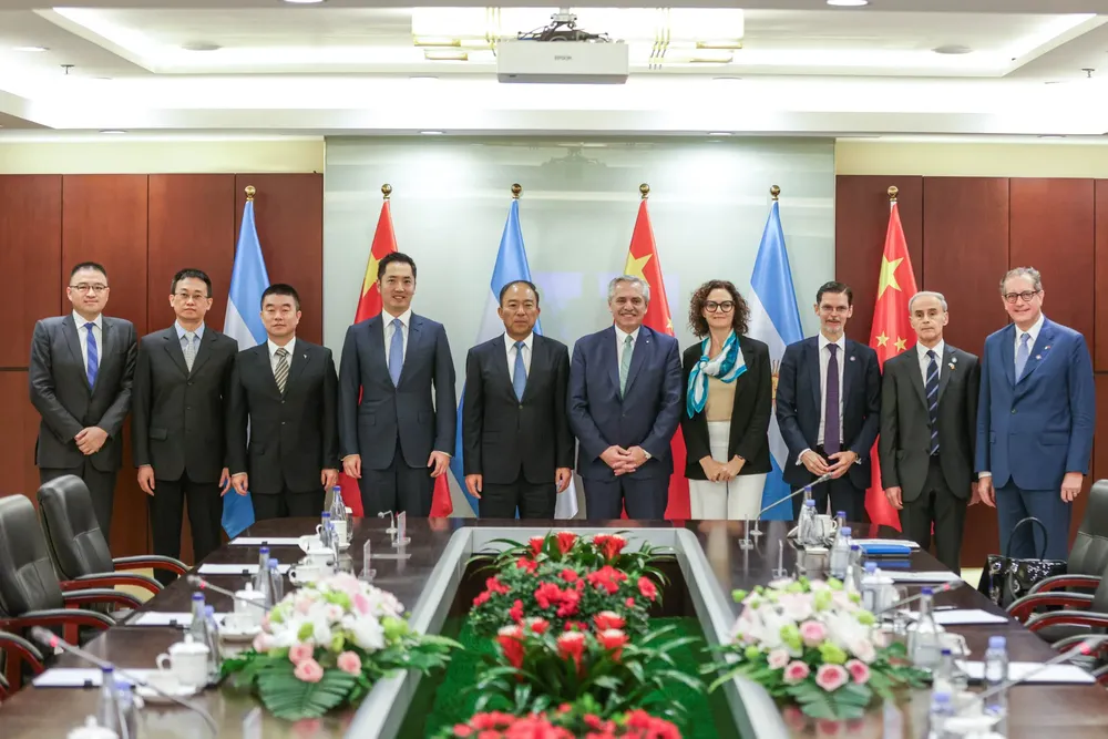Alberto Fernández con empresarios chinos (Twitter Casa Rosada)