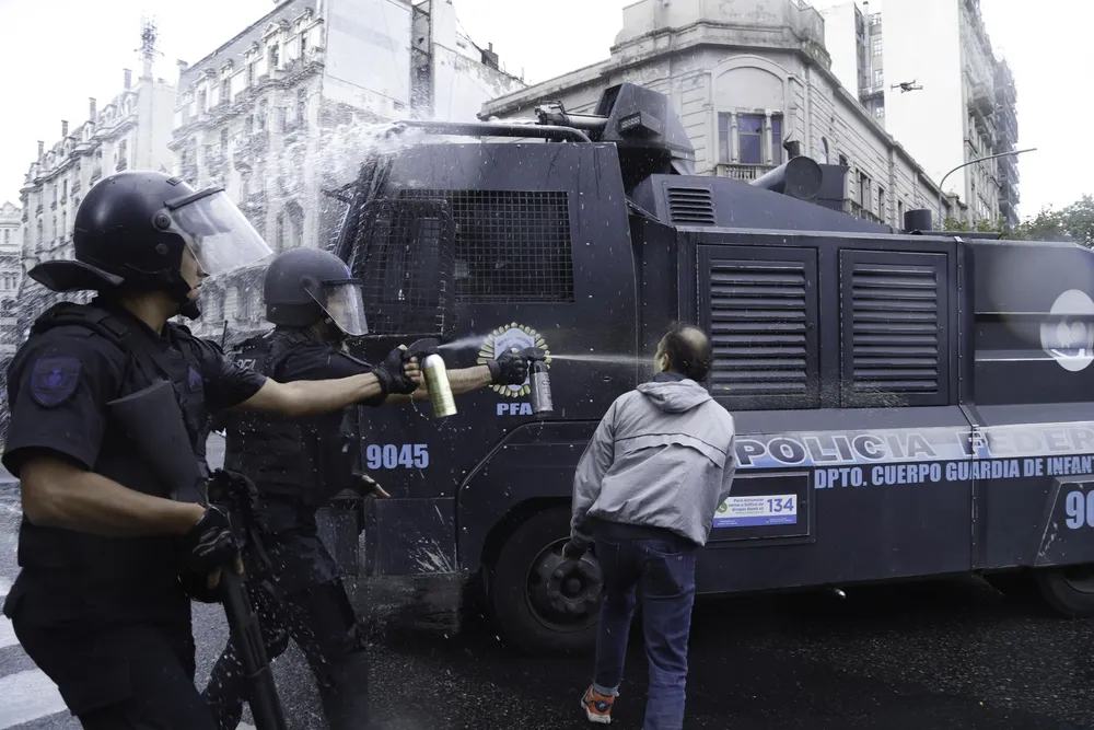 Represión a jubilados frente al Congreso (NA) 2