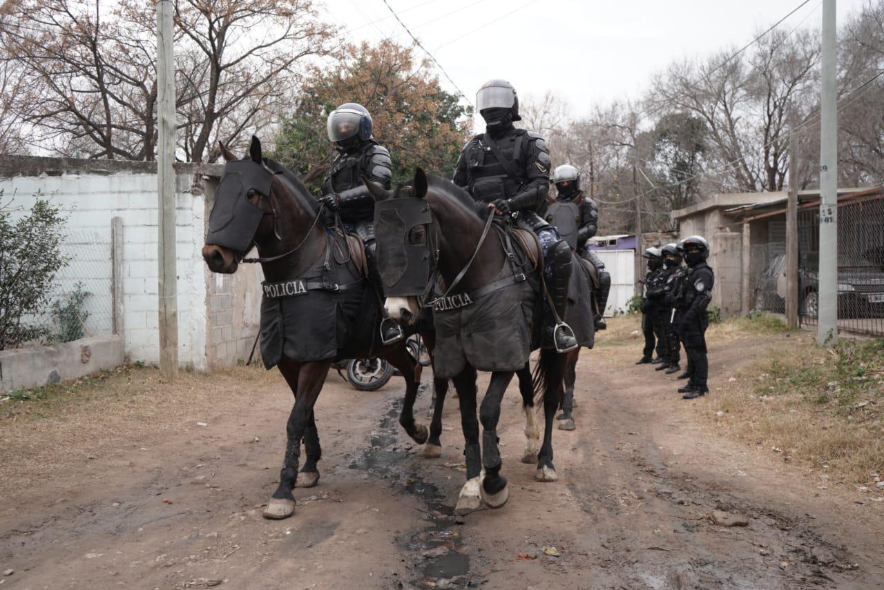 Operativo en Villa La Lonja by Prensa Policía de Córdoba