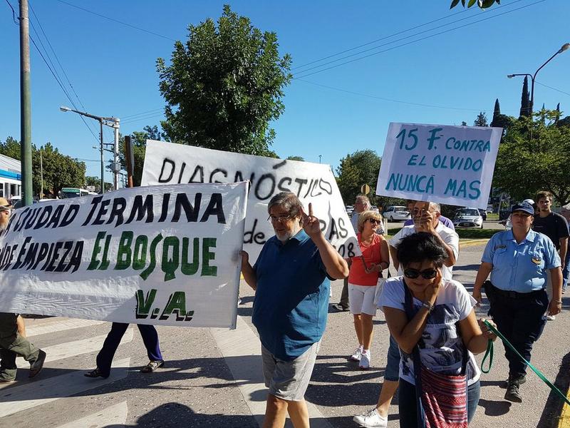 marcha por inundaciones en Sierras Chicas