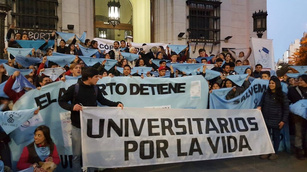 Universitarios por la Vida Cadena 3