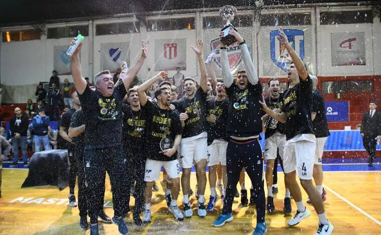 Independiente de Oliva campeón by Radio Villa María