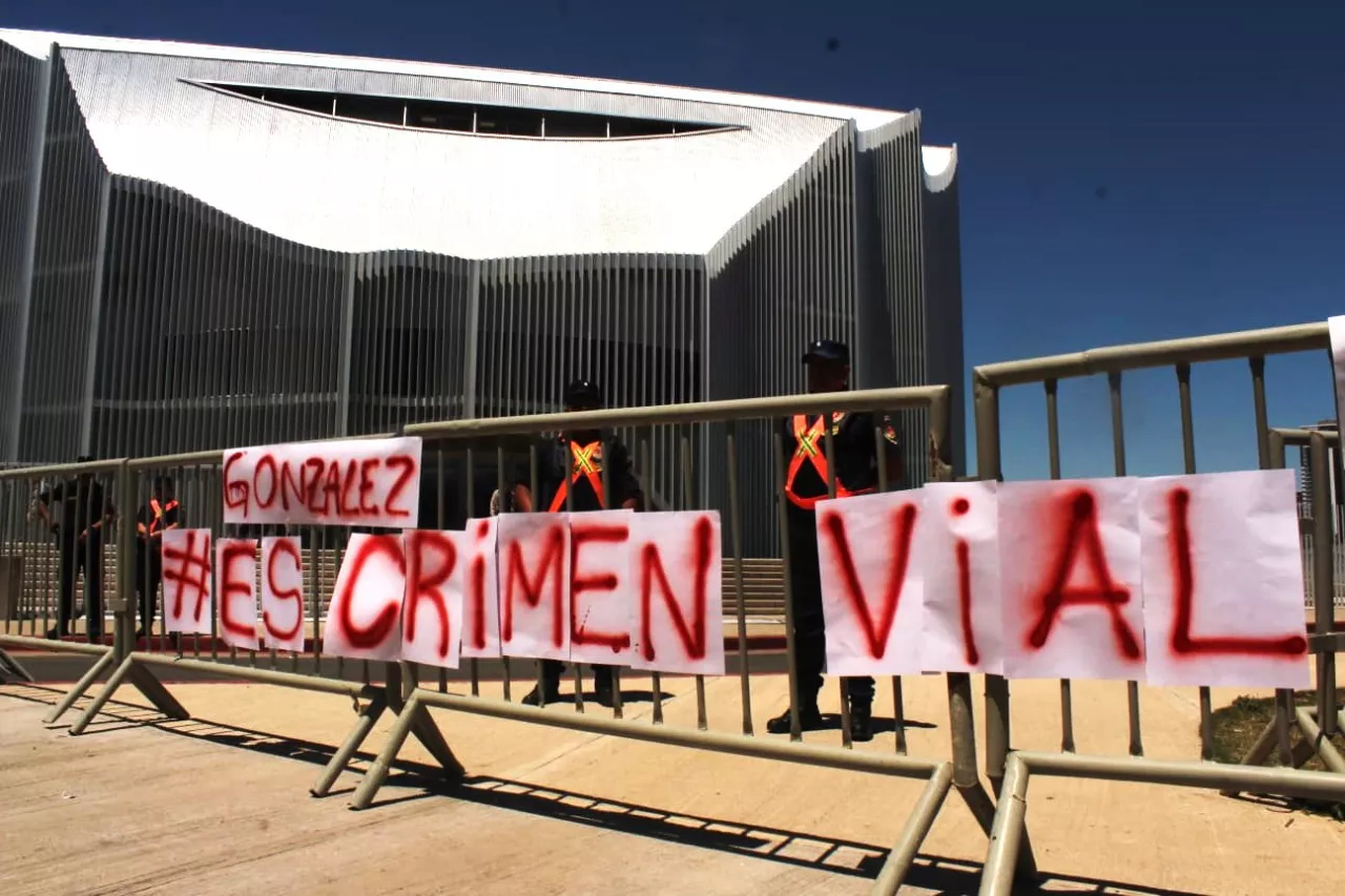 marcha contra oscar gonzalez mas democracia