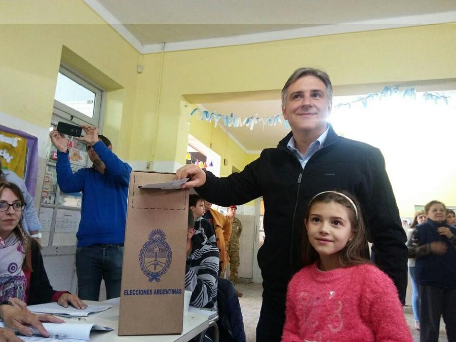 llaryora votando (2)