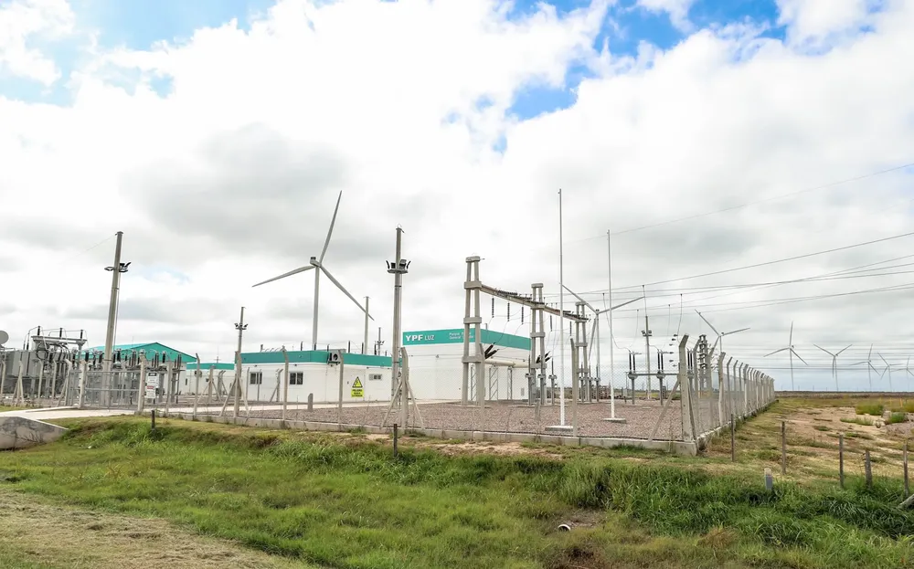 Aerogeneradora de YPF en General Levalle (X de Martín Llaryora)