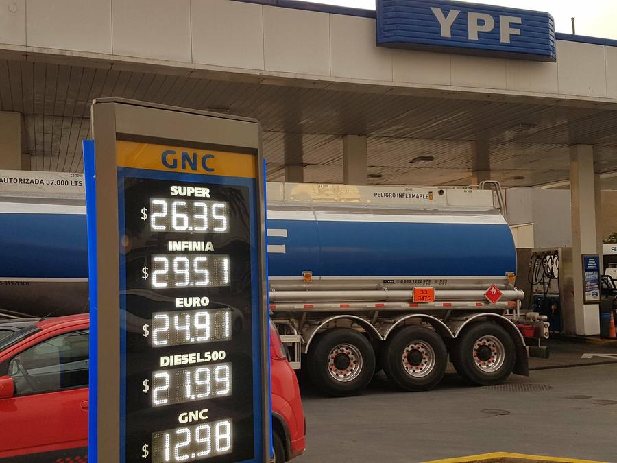 YPF aumento combustible by Leo Guevara