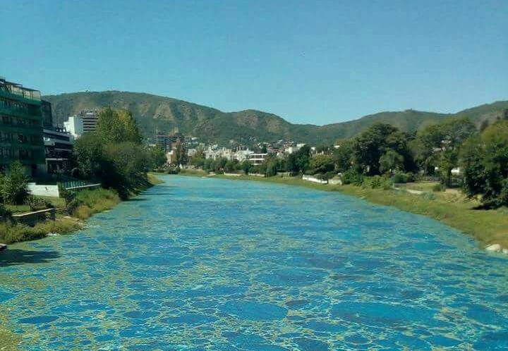 lago contaminado2