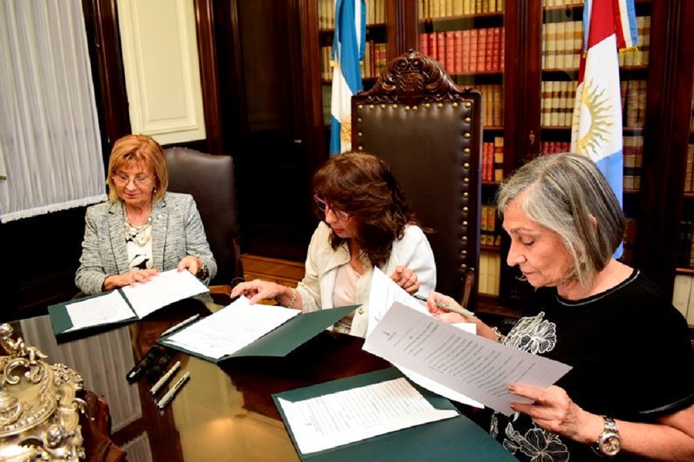 Acuerdo TSJ y Facultad de Lenguas prensa @JusticiaCba