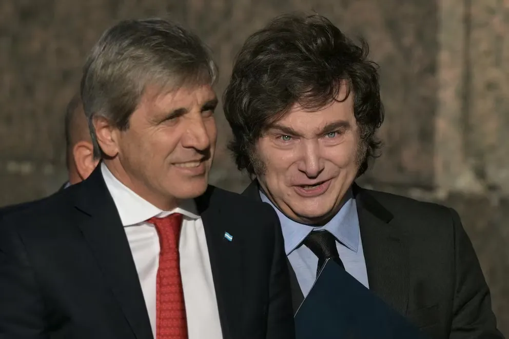 milei y toto caputo