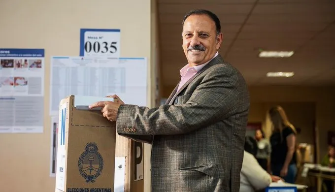 Ricardo Quintela votando