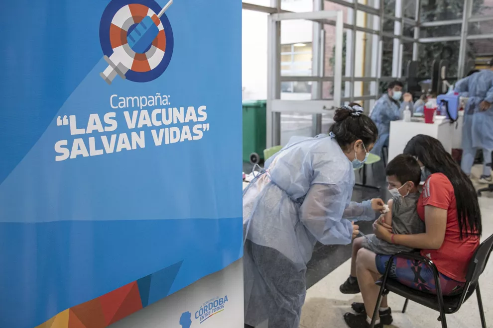 Las-Vacunas-Salvan-Vidas-Hospital-de-Ninos
