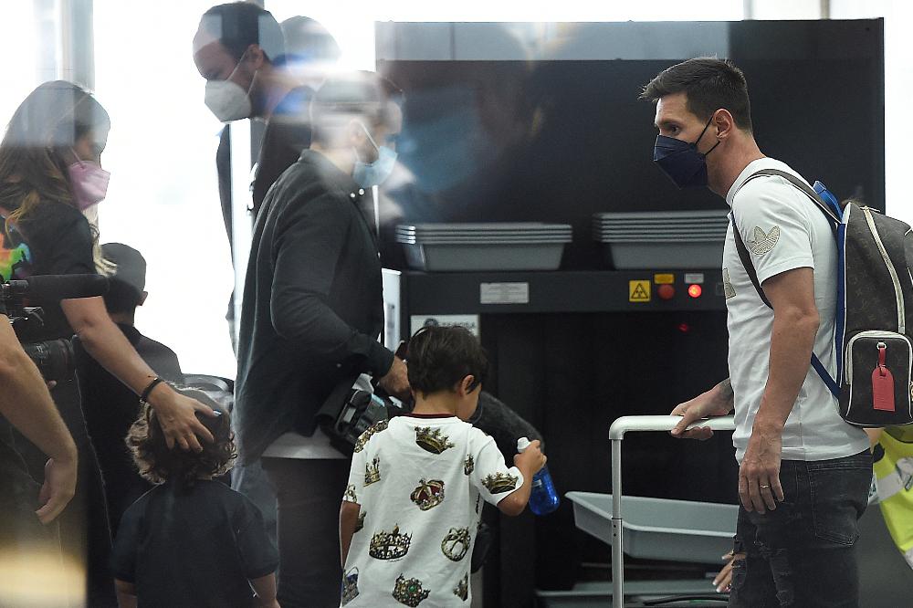 Messi viaja a París by Télam