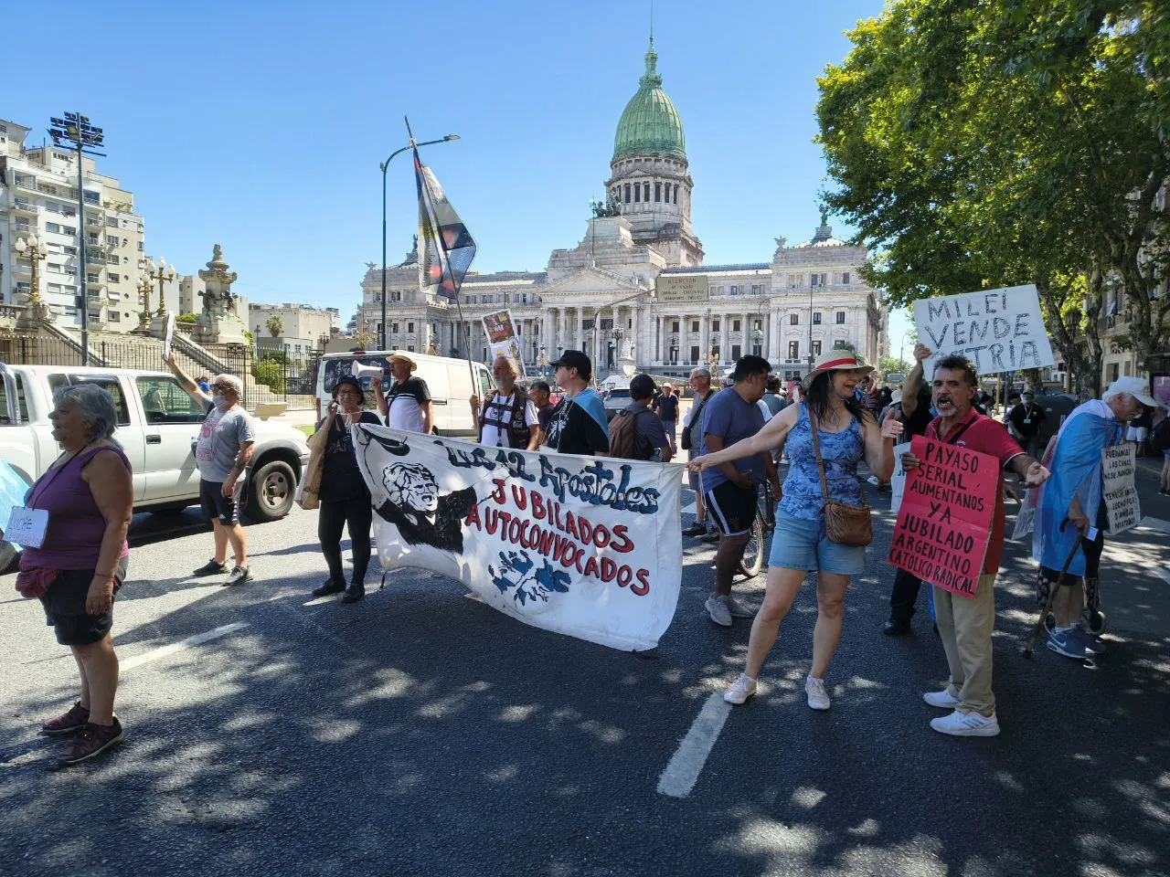 Marcha de jubilados frente al Congreso (Indymedia Argentina)