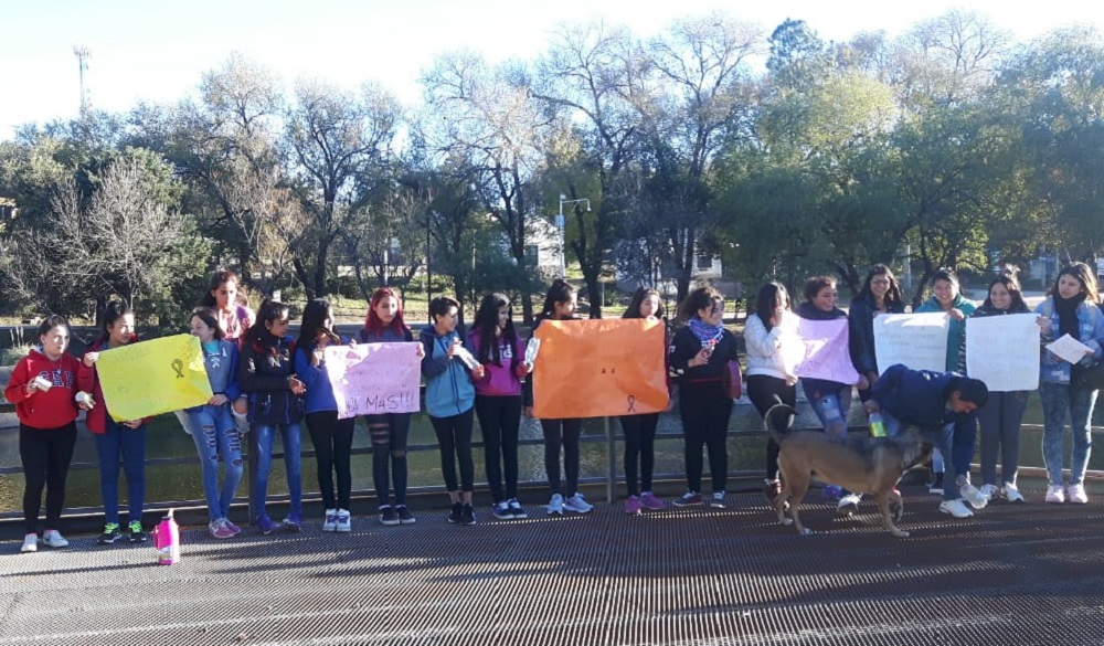 protesta en santa rosa por la muerte de una adolescente