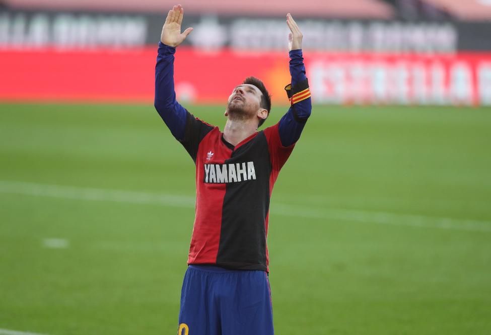 Messi homenaje al Diez by NA