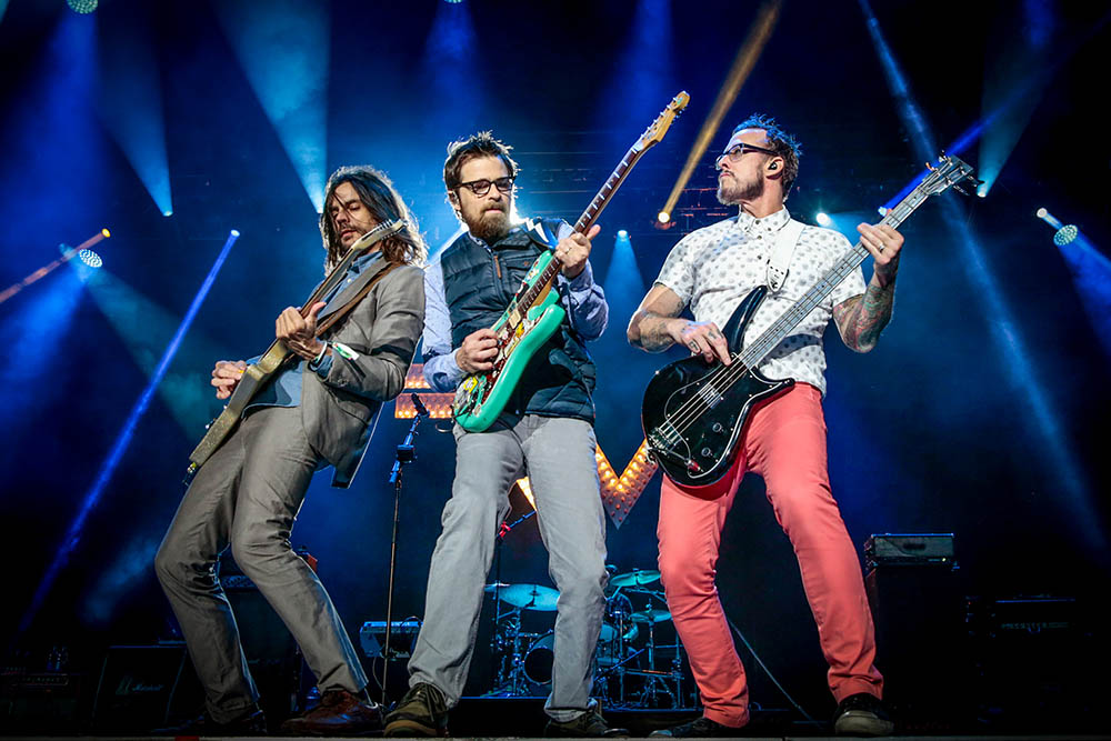 Weezer by NME