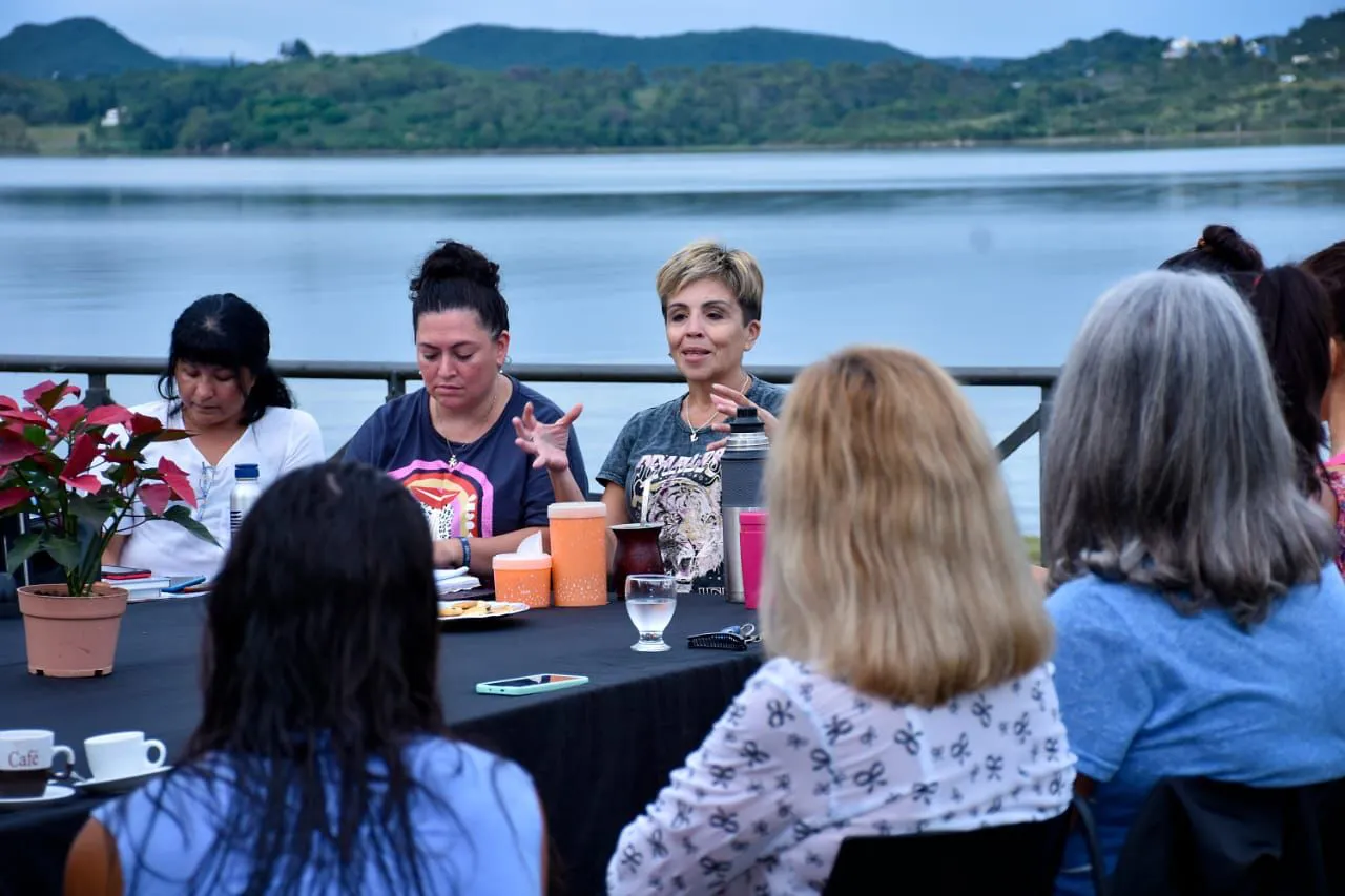 mujeres embalse 3