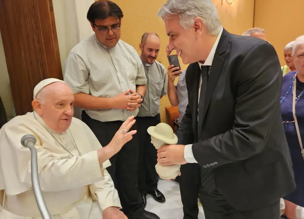 llaryora papa francisco
