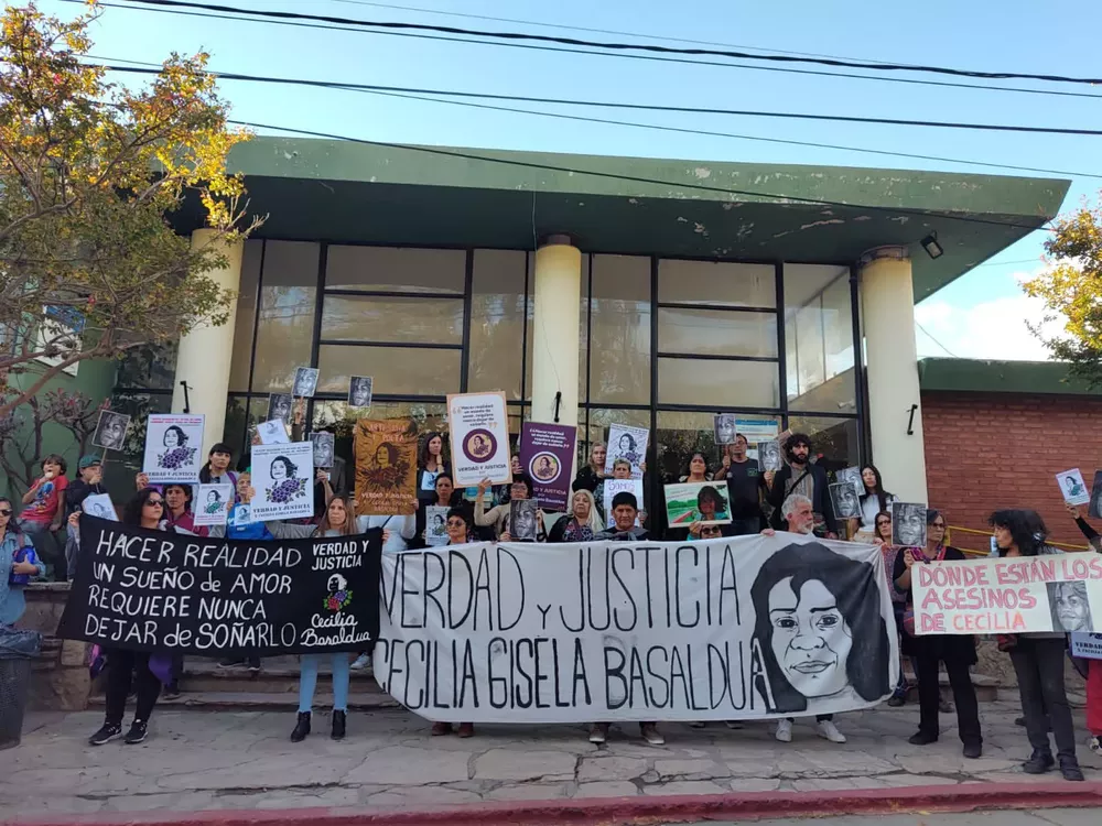 Movilización Cecilia Basaldúa @lavacatuitera