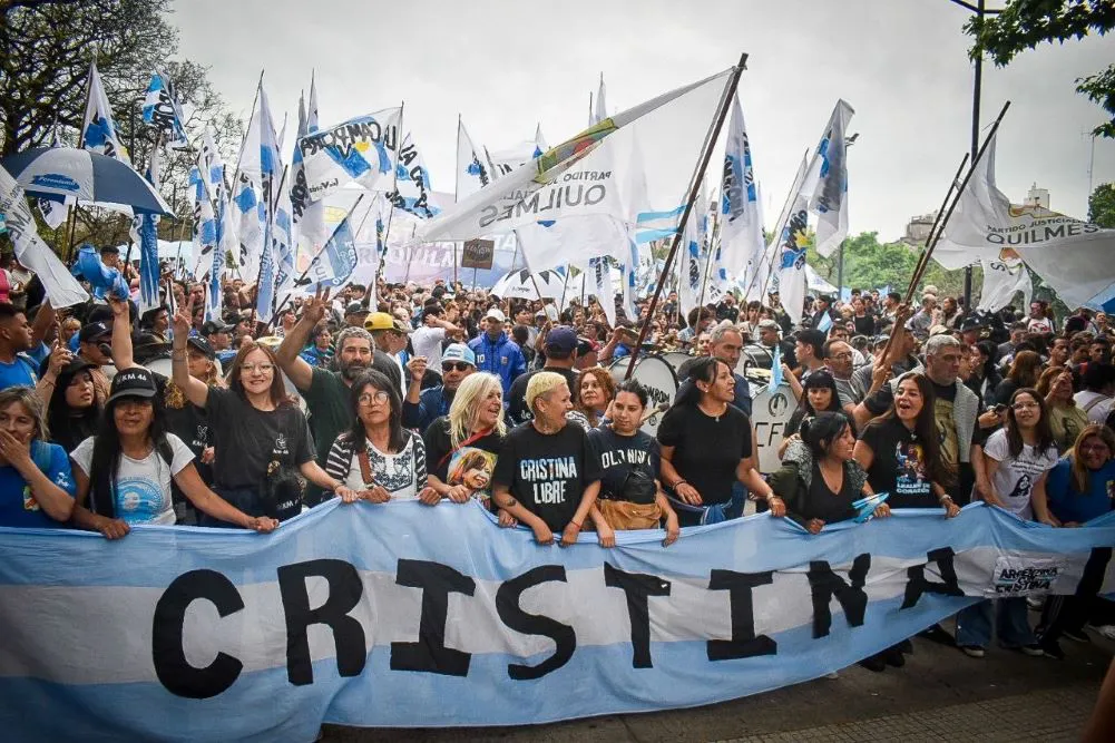 Marcha a la casa de San José de CFK red X