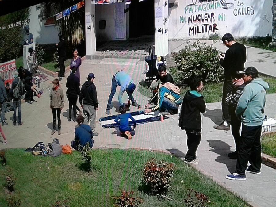 toma de la municipalidad de el bolson by El Bolson 2000
