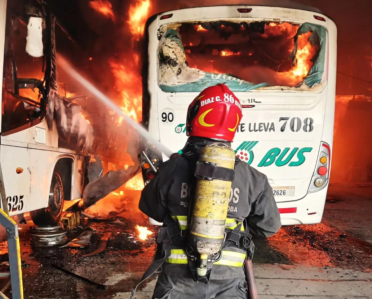 Incendio galpón Fonobus (Policía)