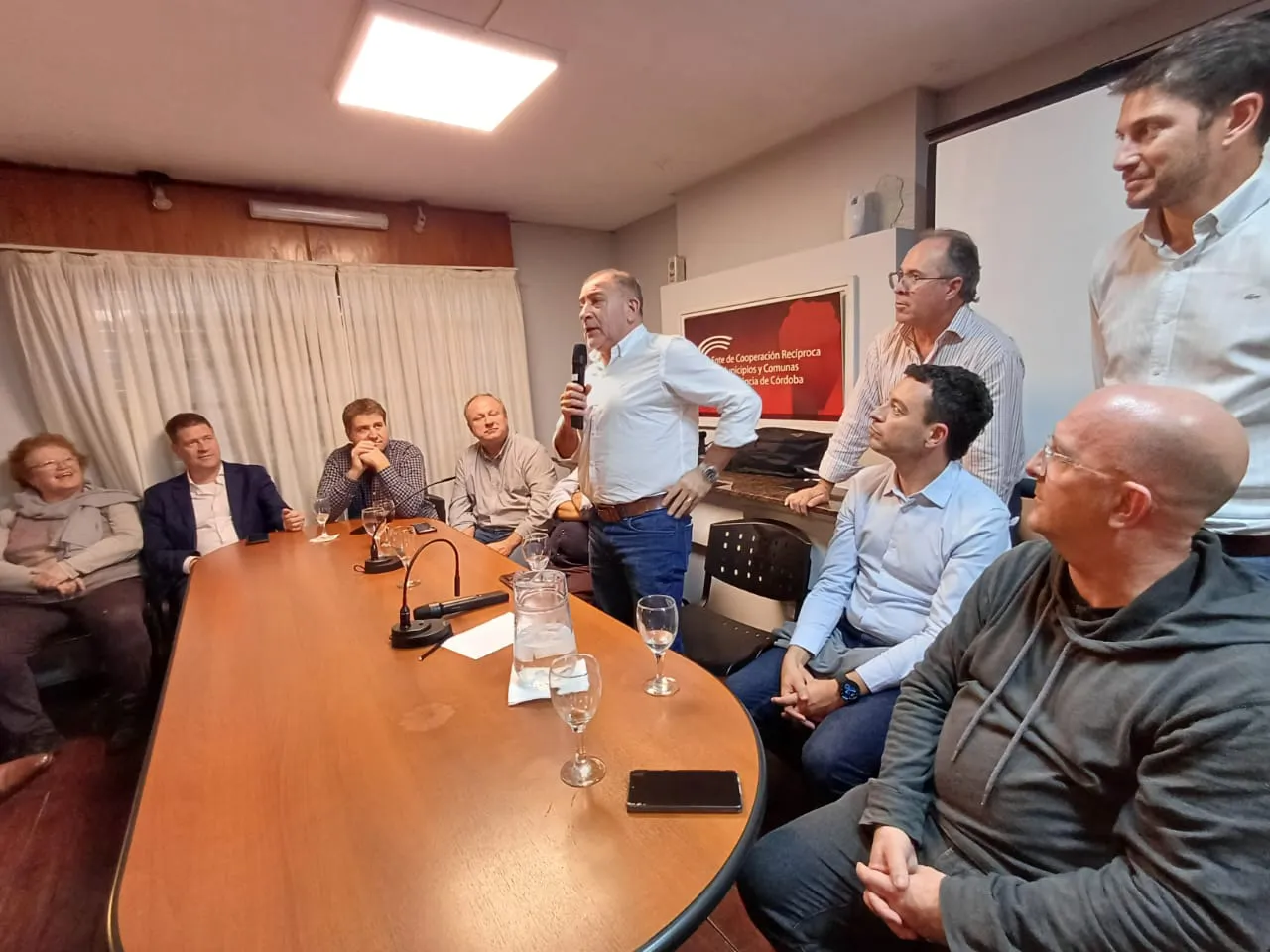 Luis Juez con intendentes radicales (gentileza)