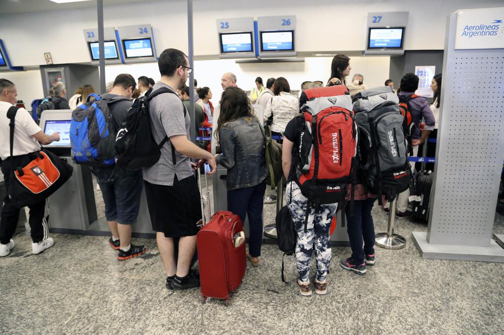 Demoras Ezeiza by NA