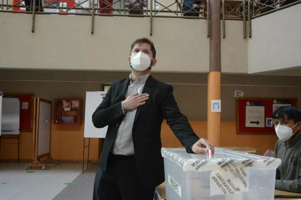 Boric vota by Télam