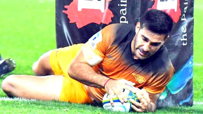 Try del centro y capitán rosarino Jerónimo de la Fuente bajo los palos de los Hurricanes