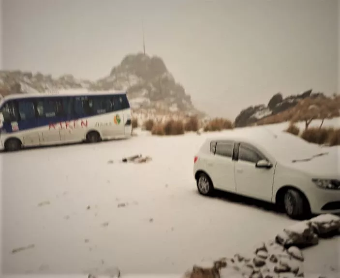 Nieve en el Champaquí (meteorafa)