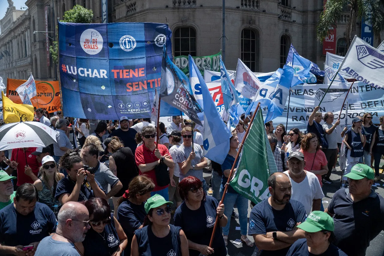 Marcha de gremios contra Milei (Adiuc) 2
