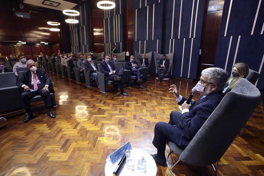 El secretario de Comercio Interior, Roberto Feletti, durante una reunión con los principales representantes del segmento alimentos y limpieza. © NA