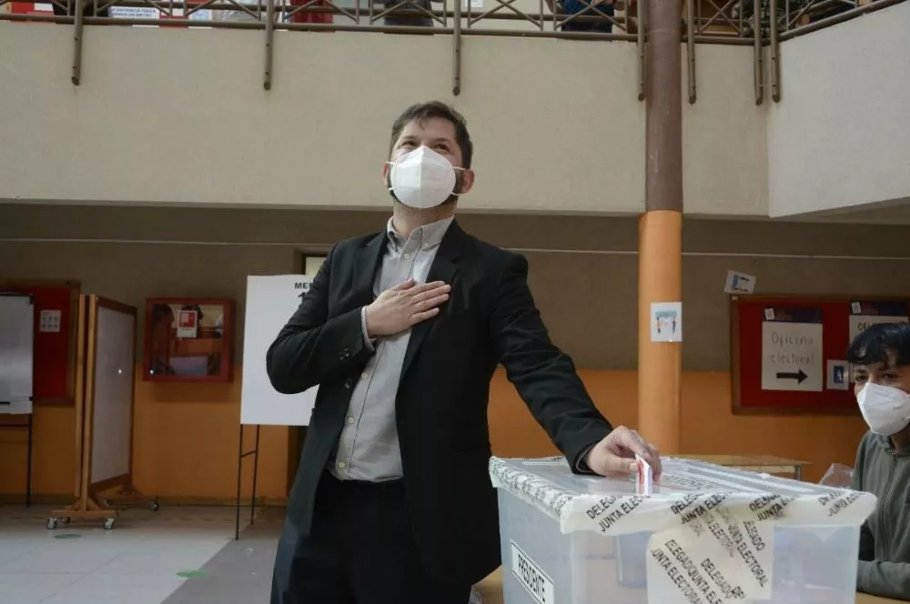 Boric vota