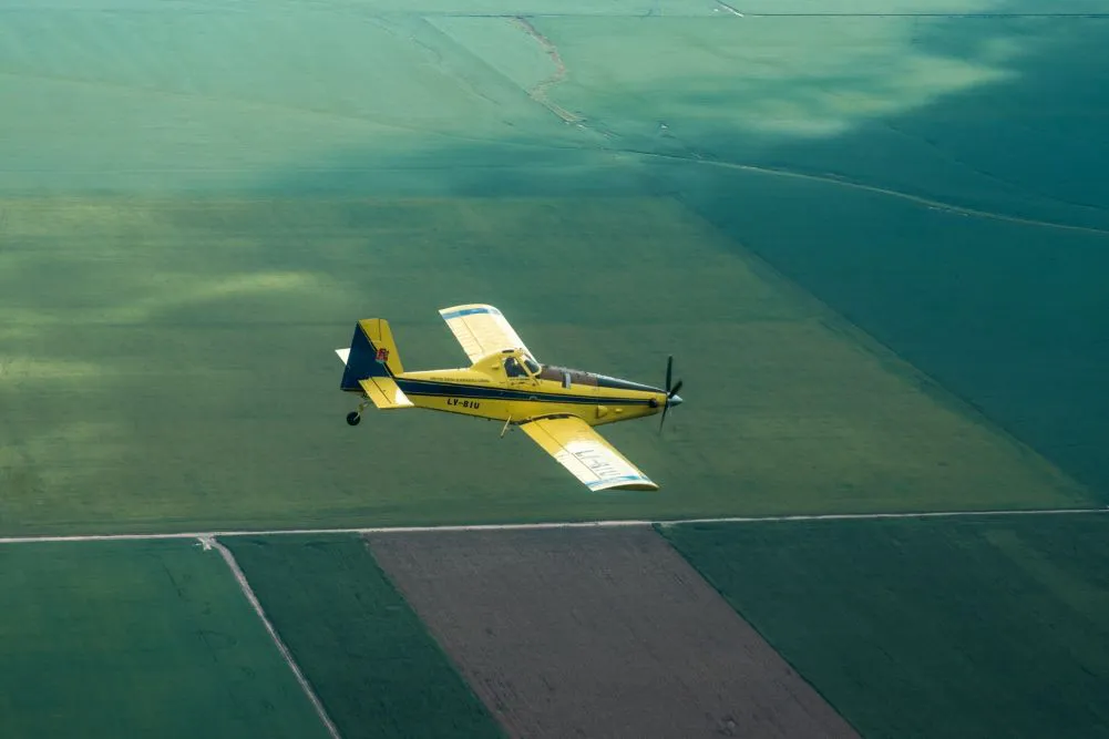 Avion hidrante prensa.cba