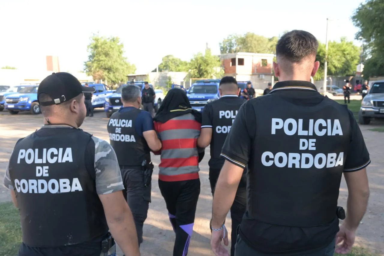 Operativo policial en Villa La Toma (Policía)