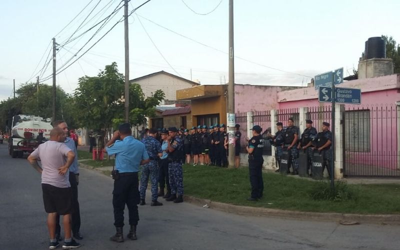 Policia desalojo previa en Minetti geltileza