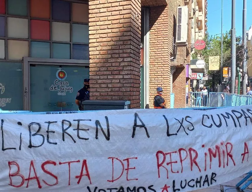 Protesta frente a la Casa de Jujuy 01